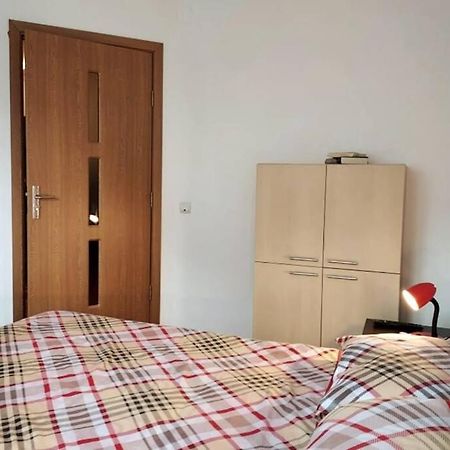 Spacious Flat, With Free Parking & Air Conditioning Флорешты Экстерьер фото