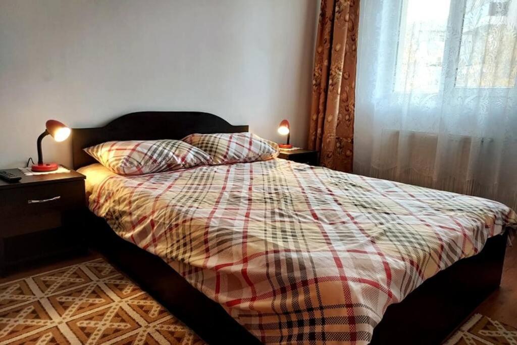 Spacious Flat, With Free Parking & Air Conditioning Флорешты Экстерьер фото