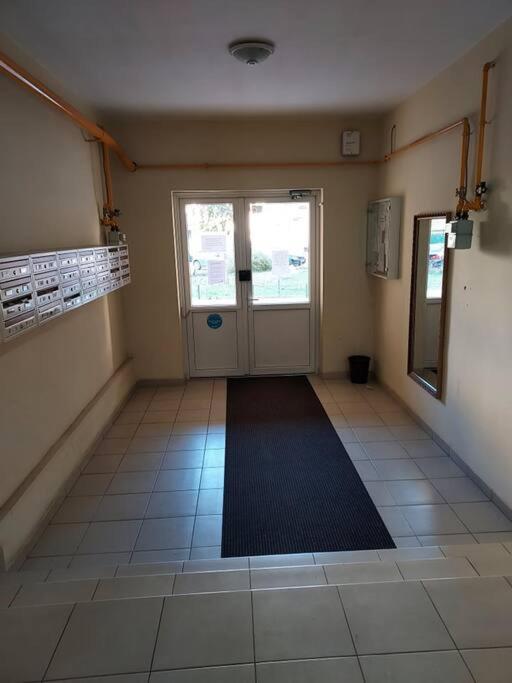 Spacious Flat, With Free Parking & Air Conditioning Флорешты Экстерьер фото