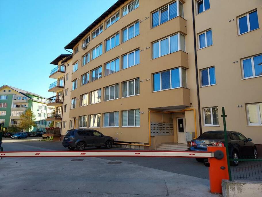 Spacious Flat, With Free Parking & Air Conditioning Флорешты Экстерьер фото